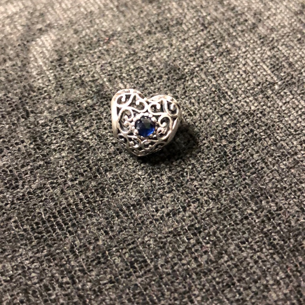 September birth stone charm!💙
